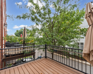 1835 W Oakdale Avenue - Photo Thumbnail 8