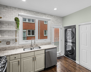 1835 W Oakdale Avenue - Photo Thumbnail 6