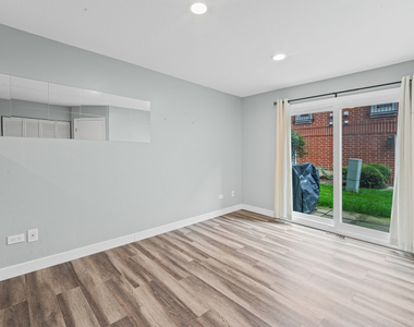 1835 W Oakdale Avenue - Photo Thumbnail 18