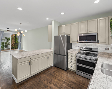 1835 W Oakdale Avenue - Photo Thumbnail 7