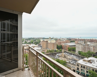 807 Davis Street - Photo Thumbnail 5
