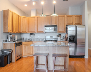 2915 N Clybourn Avenue - Photo Thumbnail 4