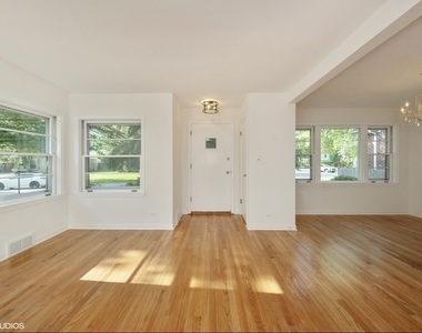 8050 N Prospect Street - Photo Thumbnail 8