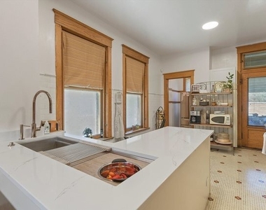 1036 W Garfield Boulevard - Photo Thumbnail 9