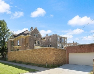 1036 W Garfield Boulevard - Photo Thumbnail 1