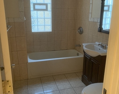 5017 W Montana Street - Photo Thumbnail 3