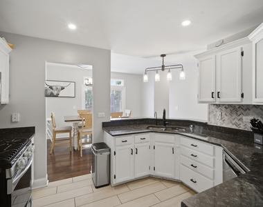 843 Newbury Court - Photo Thumbnail 3