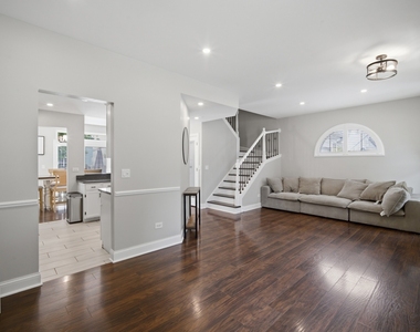 843 Newbury Court - Photo Thumbnail 2