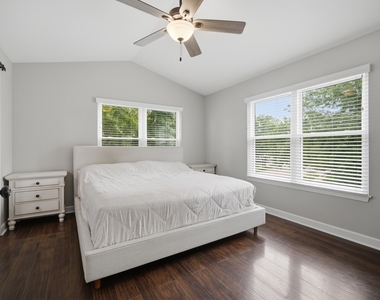 843 Newbury Court - Photo Thumbnail 8
