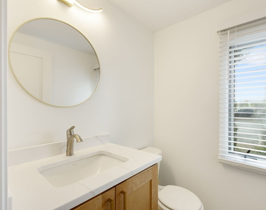 620 N Hough Street - Photo Thumbnail 11