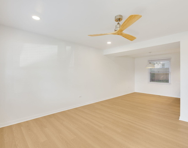 620 N Hough Street - Photo Thumbnail 4