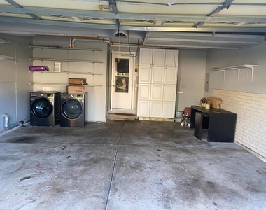 1102 Southbridge Lane - Photo Thumbnail 12