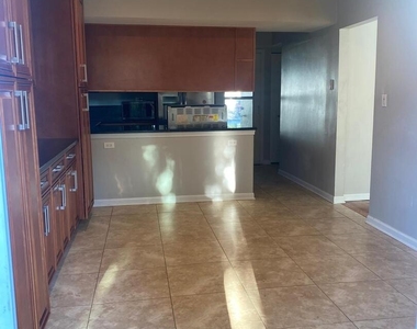 1102 Southbridge Lane - Photo Thumbnail 8
