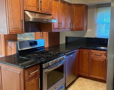 1102 Southbridge Lane - Photo Thumbnail 7