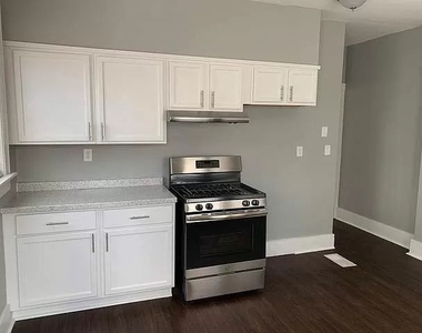 325 N 7th Street - Photo Thumbnail 3