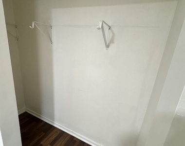 1617 W 38th Place - Photo Thumbnail 9
