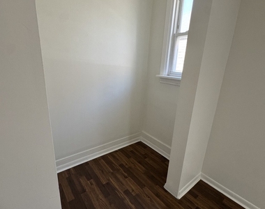 1617 W 38th Place - Photo Thumbnail 5