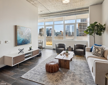 171 N Aberdeen Street - Photo Thumbnail 2