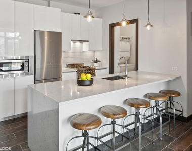 171 N Aberdeen Street - Photo Thumbnail 6