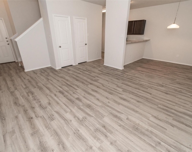 17339 Desmond Street - Photo Thumbnail 5