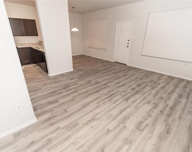17339 Desmond Street - Photo Thumbnail 4