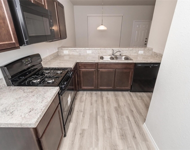 17339 Desmond Street - Photo Thumbnail 7