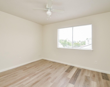 11818 Spring Grove Dr - Photo Thumbnail 10
