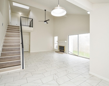 11818 Spring Grove Dr - Photo Thumbnail 2