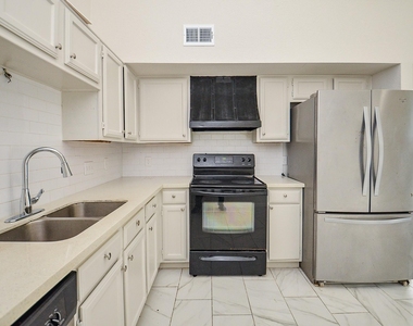 11818 Spring Grove Dr - Photo Thumbnail 6