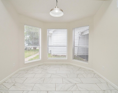 11818 Spring Grove Dr - Photo Thumbnail 4