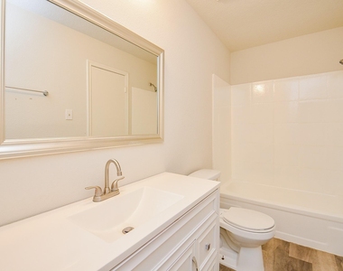 11818 Spring Grove Dr - Photo Thumbnail 11