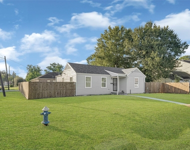 7101 Goforth Street - Photo Thumbnail 1