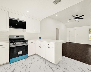 7101 Goforth Street - Photo Thumbnail 8