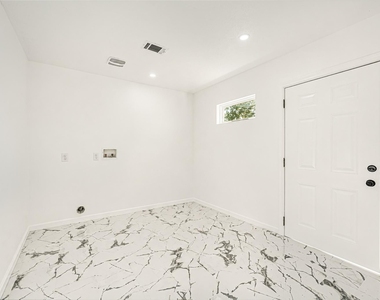 7101 Goforth Street - Photo Thumbnail 13
