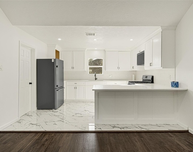 7101 Goforth Street - Photo Thumbnail 5