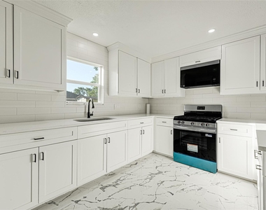 7101 Goforth Street - Photo Thumbnail 7