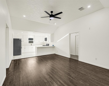 7101 Goforth Street - Photo Thumbnail 4