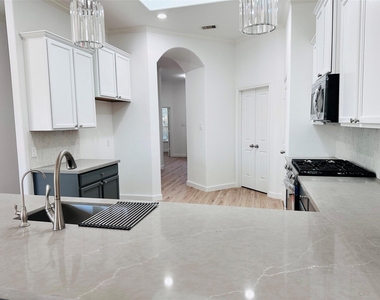 25827 Rustica Drive - Photo Thumbnail 8