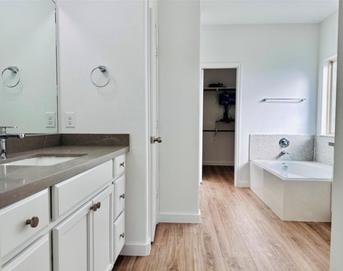 25827 Rustica Drive - Photo Thumbnail 11