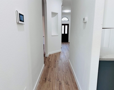 25827 Rustica Drive - Photo Thumbnail 3