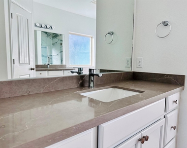 25827 Rustica Drive - Photo Thumbnail 10
