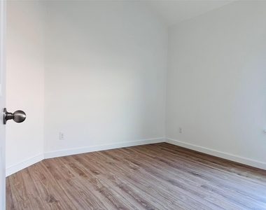 25827 Rustica Drive - Photo Thumbnail 21