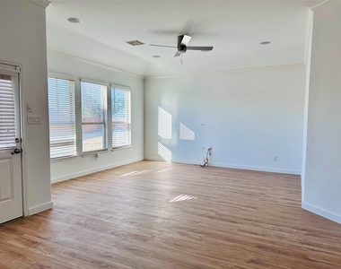 25827 Rustica Drive - Photo Thumbnail 16