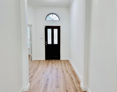 25827 Rustica Drive - Photo Thumbnail 14