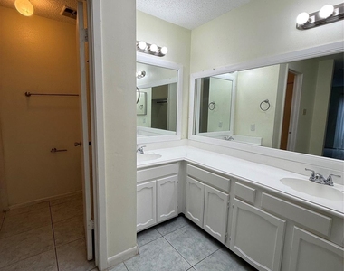 9011 Ketchwood Drive - Photo Thumbnail 10