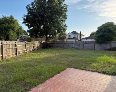 9011 Ketchwood Drive - Photo Thumbnail 15