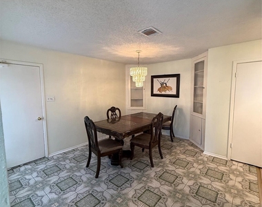 9011 Ketchwood Drive - Photo Thumbnail 5
