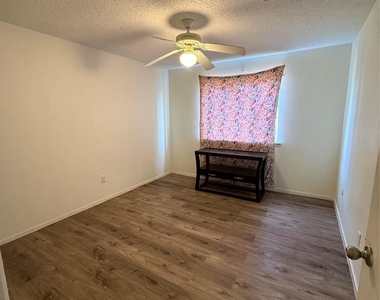 9011 Ketchwood Drive - Photo Thumbnail 11