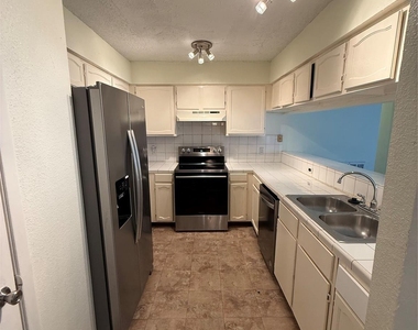 9011 Ketchwood Drive - Photo Thumbnail 7