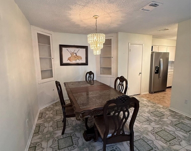 9011 Ketchwood Drive - Photo Thumbnail 6